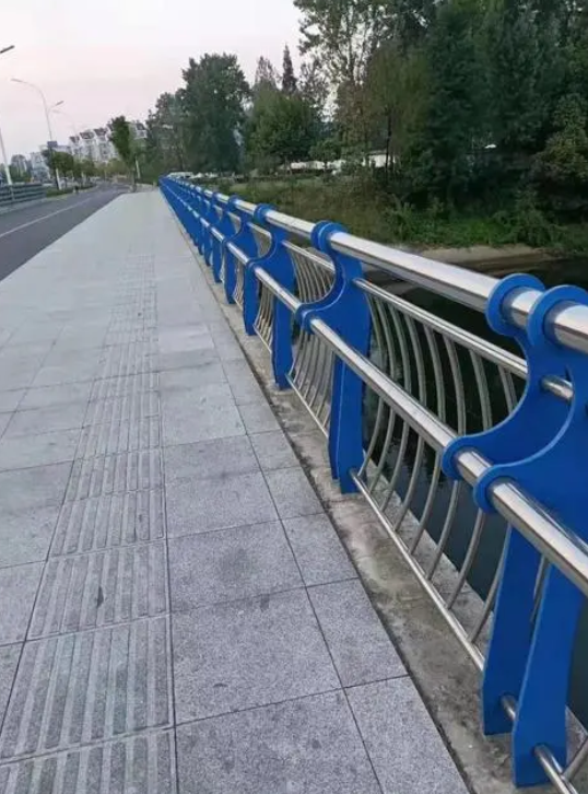 佛山不銹鋼管廠家生產的不銹鋼樓梯扶手有哪些優點？